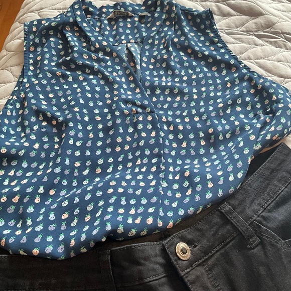 Jeans & blouse - Picture 1 of 3